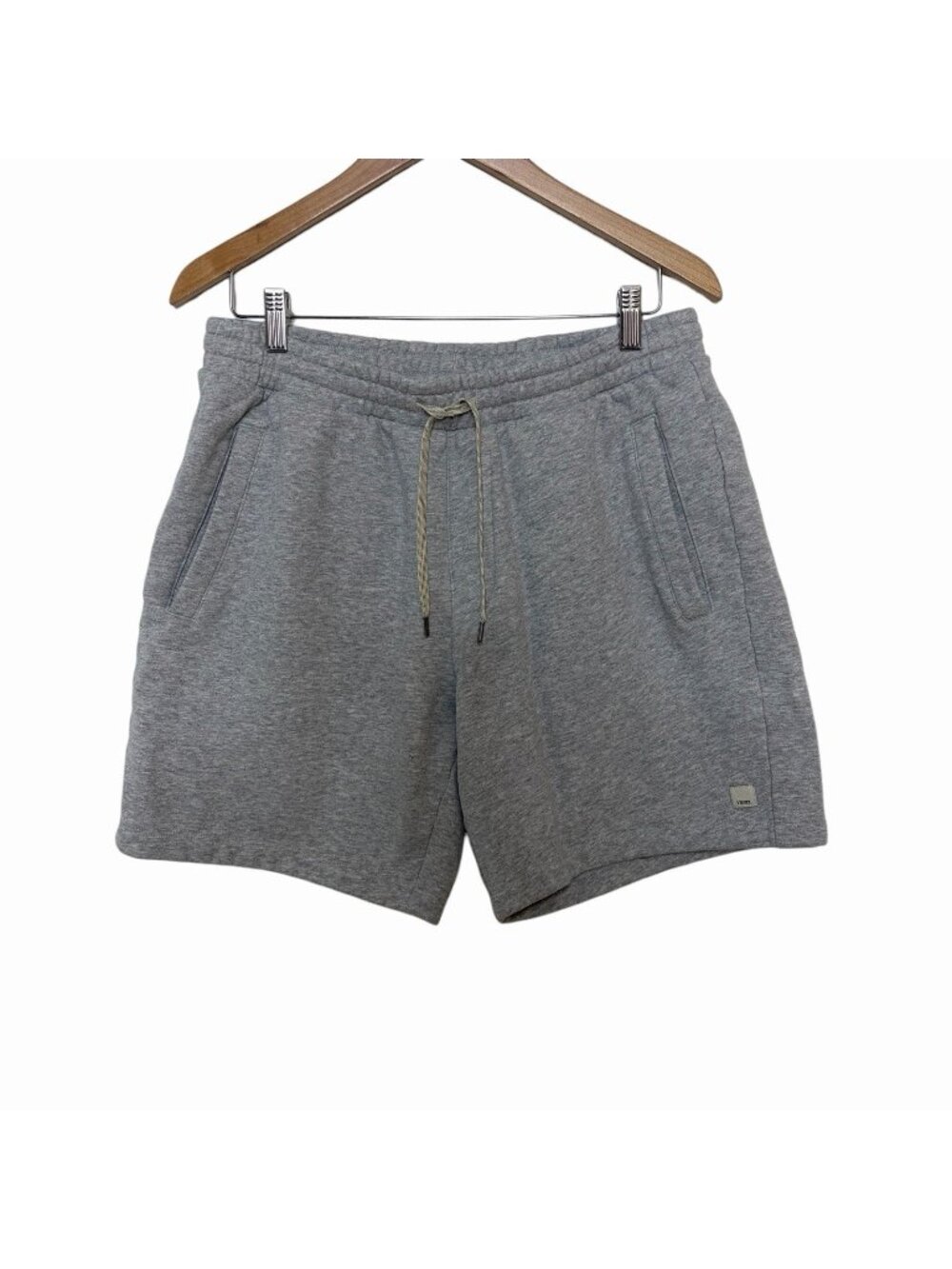 Vuori men's seaside shorts gray size Large